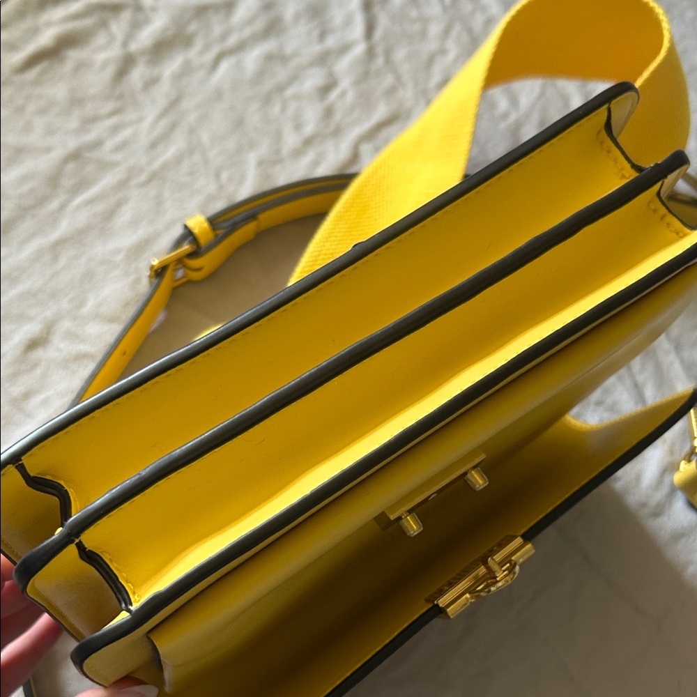 Elegant Yellow Crossbody Sachtel Bag - Picture 7 of 7